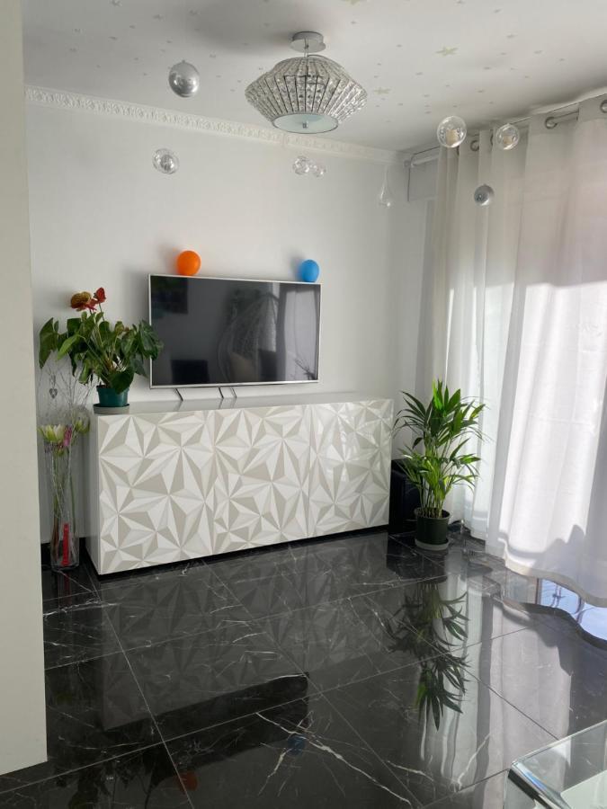 Beau Studio En Plein Centre De Menton Bagian luar foto